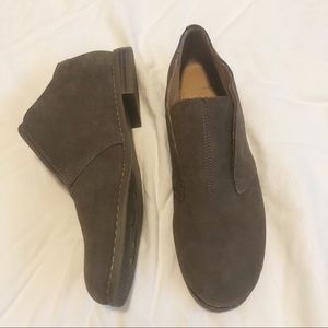 Dark grey suede bootie, size 6.5M